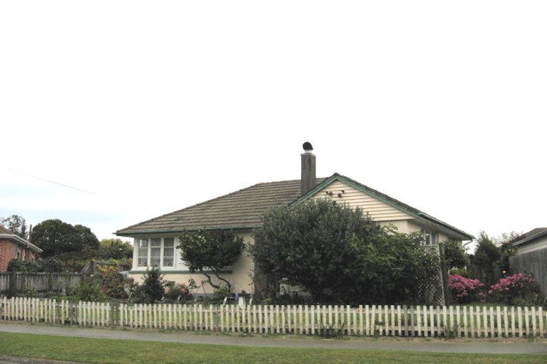 Photo of property in 4 Paddington Street, Northcote, Christchurch, 8052