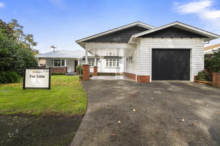 Photo of property in 44 Manapouri Crescent, Hokowhitu, Palmerston North, 4410