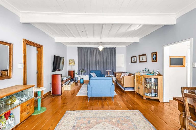 Photo of property in 32 Coote Road, Bluff Hill, Napier, 4110