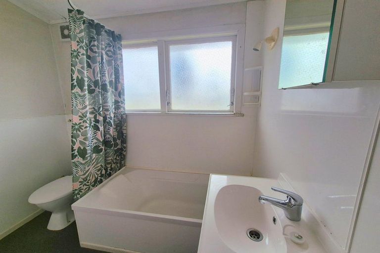 Photo of property in 2/312 Massey Road, Mangere East, Auckland, 2024