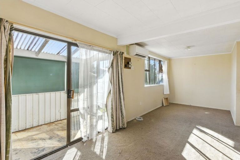 Photo of property in 12 Douglas Street, Levin, 5510