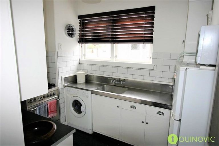 Photo of property in Illawarra Flats, 11/6 Brighton Road, Parnell, Auckland, 1052