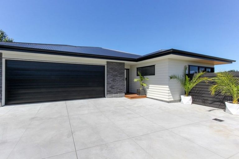 Photo of property in 5a Tupuhi Place, Highlands Park, New Plymouth, 4312