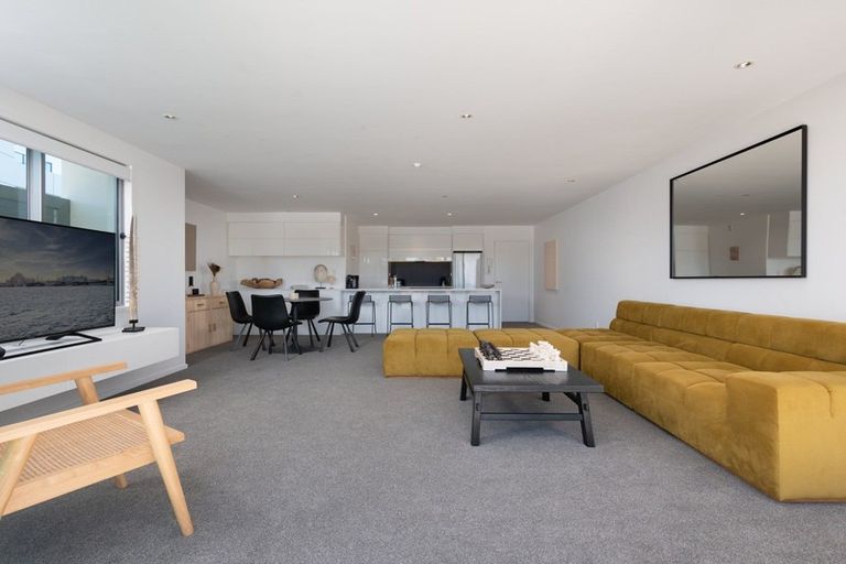 Photo of property in 2/135 Marine Parade, Mount Maunganui, 3116