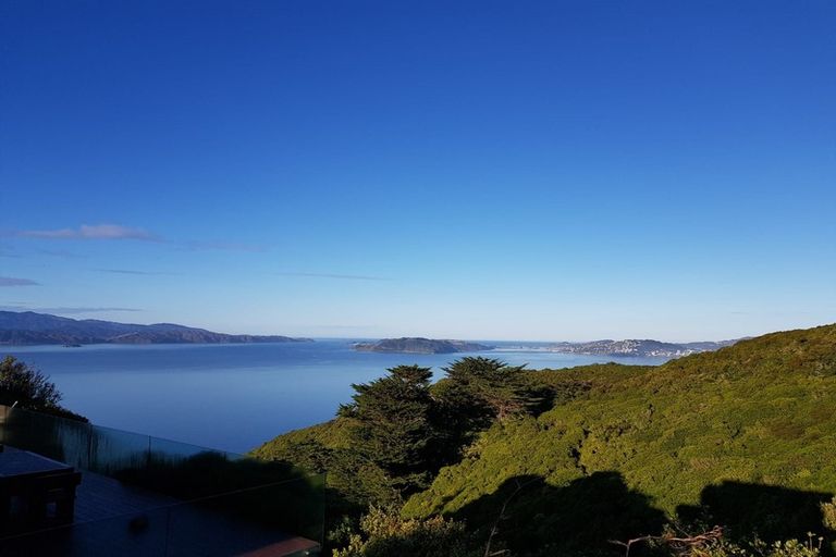 Photo of property in 8 Forbes Lane, Newlands, Wellington, 6037