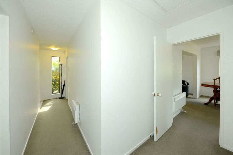 Photo of property in 2/11 Rubens Place, Burnside, Christchurch, 8053