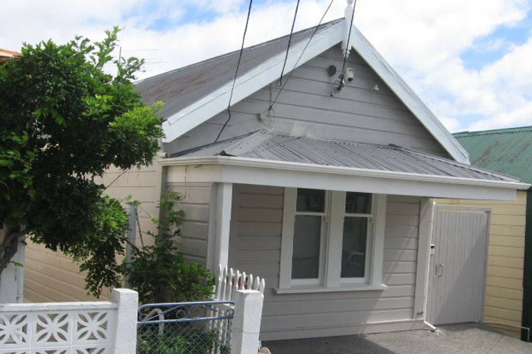 Photo of property in 27 Moir Street, Mount Victoria, Wellington, 6011