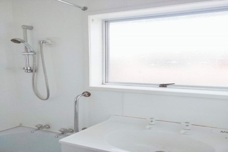 Photo of property in 1/36 Blacklock Avenue, Henderson, Auckland, 0612