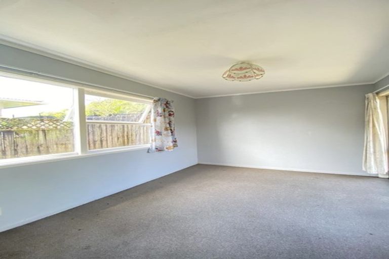 Photo of property in 11 Beswick Place, Birkdale, Auckland, 0626