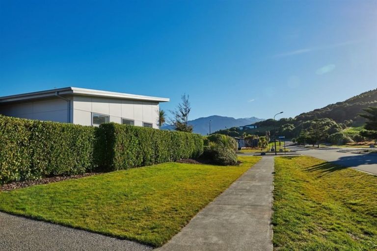 Photo of property in 1 Mcrae Gardens, Kaikoura Flat, Kaikoura, 7371