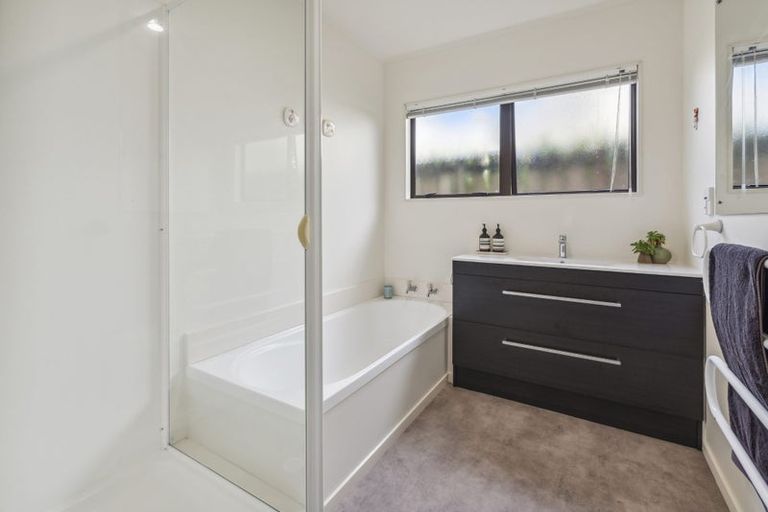 Photo of property in 2/32 Charlotte Street, Stanmore Bay, Whangaparaoa, 0932