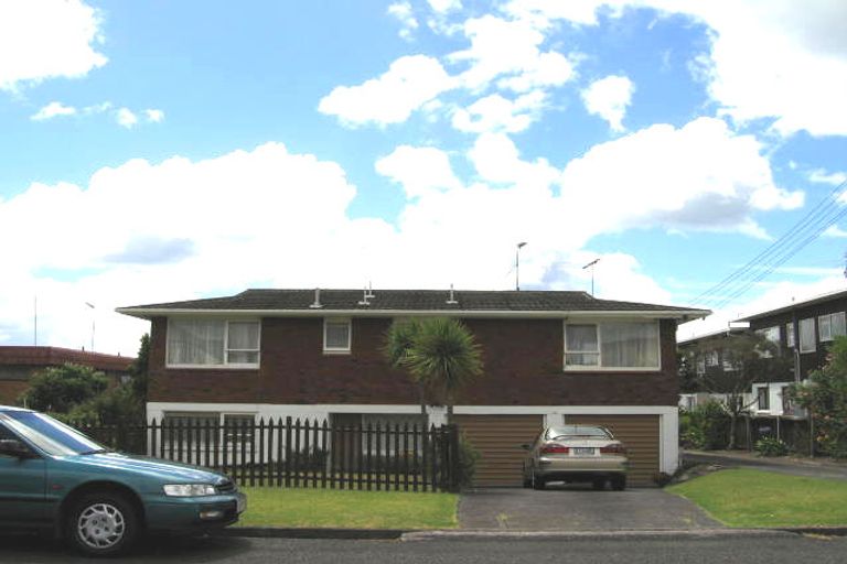 Photo of property in 1/31 Rangitoto Terrace, Milford, Auckland, 0620