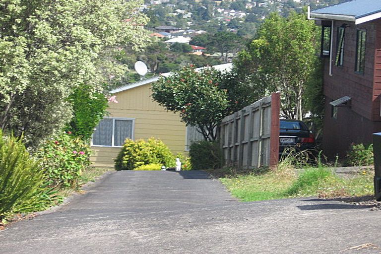 Photo of property in 1/5 Valecrest Place, Bayview, Auckland, 0629