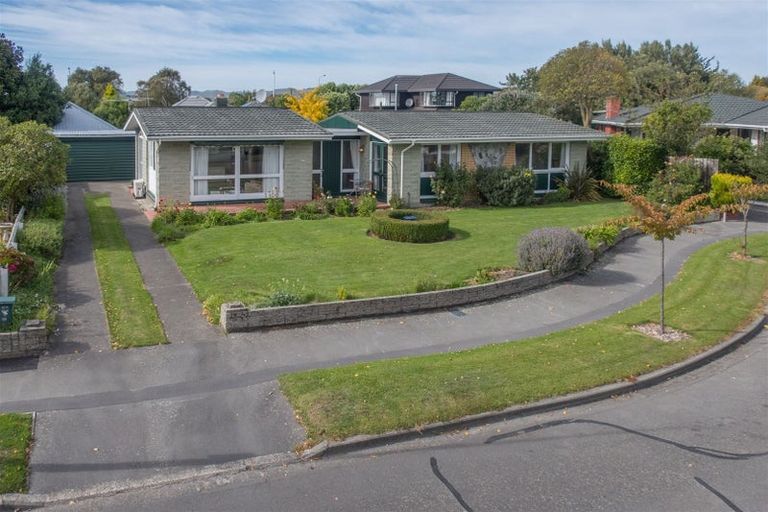 Photo of property in 15 Ostend Place, Avonhead, Christchurch, 8042