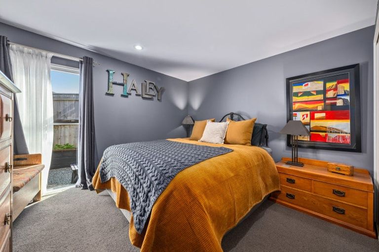 Photo of property in 11 Glentui Place, Waikawa, Picton, 7220