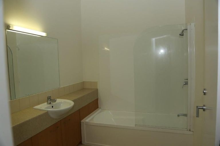 Photo of property in Metro Apartments, 13/220 Thorndon Quay, Pipitea, Wellington, 6011
