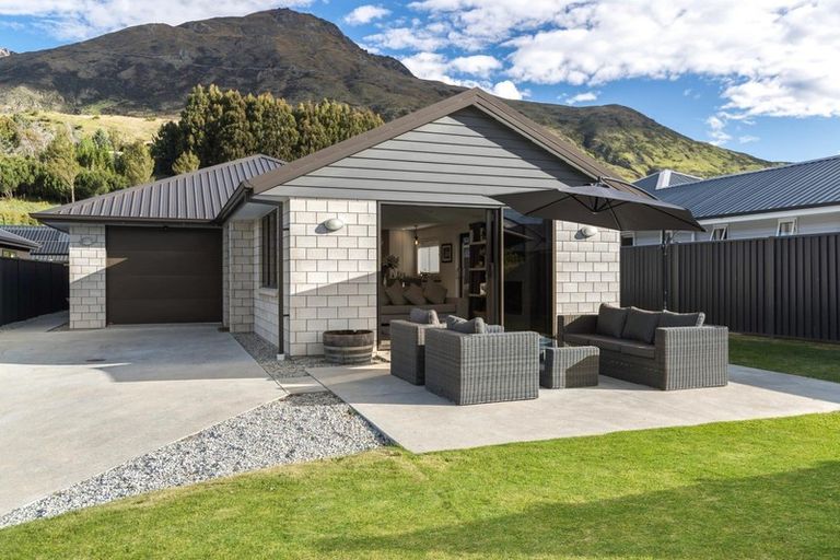 Photo of property in 26 Violet Way, Lower Shotover, Queenstown, 9304