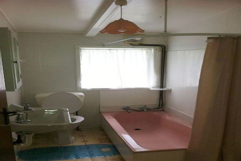 Photo of property in 29 Marine Parade, Bluff Hill, Napier, 4110