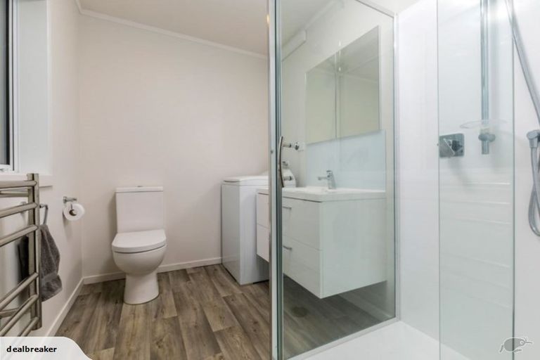 Photo of property in 1/744 Te Atatu Road, Te Atatu Peninsula, Auckland, 0610