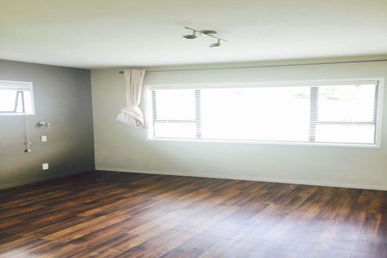 Photo of property in 4 Landsberg Way, Windsor Park, Auckland, 0632