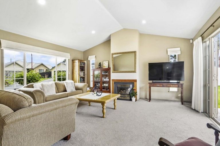 Photo of property in 18 Roderick Place, Rototuna, Hamilton, 3210