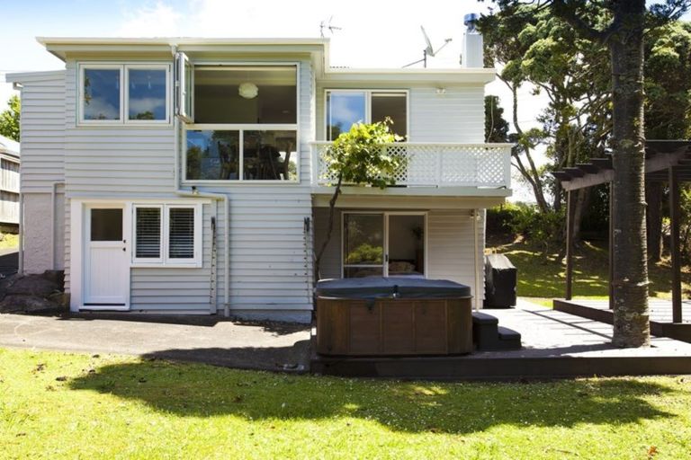 Photo of property in 39 Lyons Avenue, Murrays Bay, Auckland, 0630