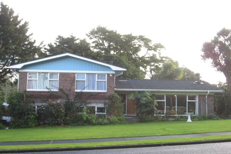 Photo of property in 10 Dennis Avenue, Hillpark, Auckland, 2102