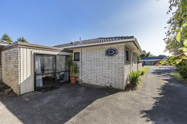 Photo of property in 1/21 Gloaming Place, Conifer Grove, Takanini, 2112