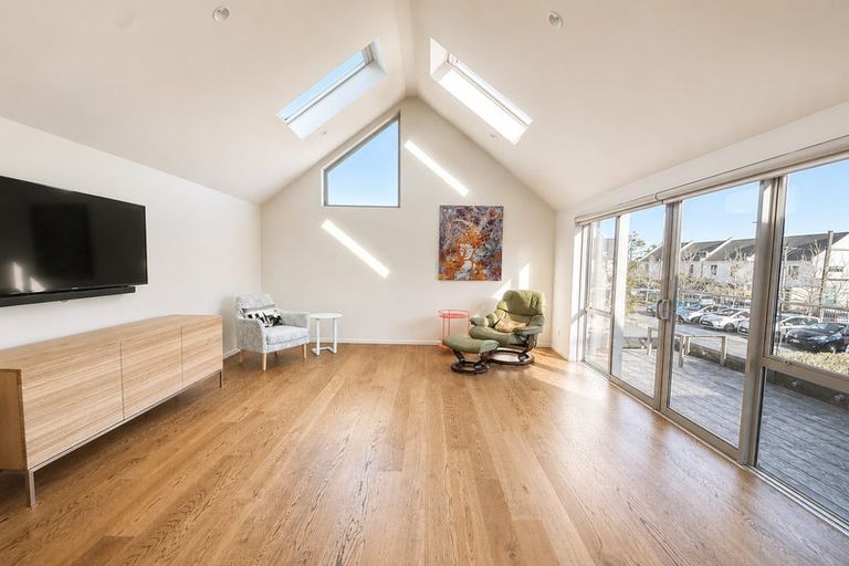 Photo of property in 16a Gracefield Avenue, Christchurch Central, Christchurch, 8013