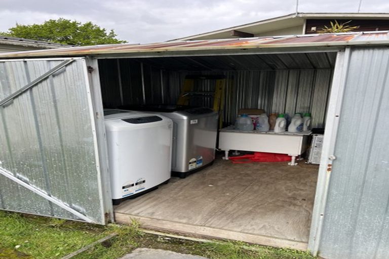 Photo of property in 41 Thornlow Street, Glendene, Auckland, 0602