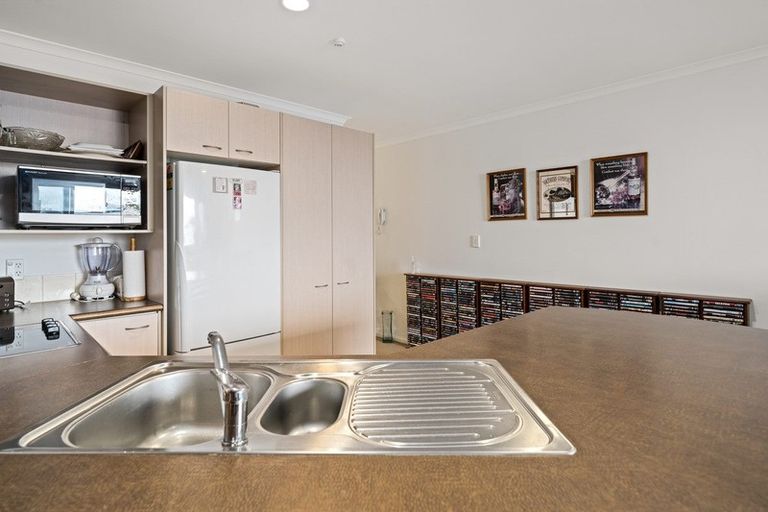 Photo of property in Paramount Apartments, 2/281 Maunganui Road, Mount Maunganui, 3116