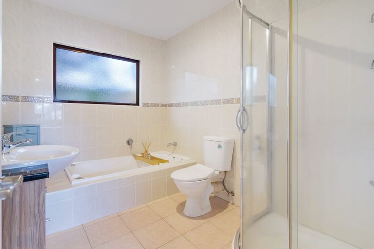 Photo of property in 1a Simmental Crescent, Somerville, Auckland, 2014