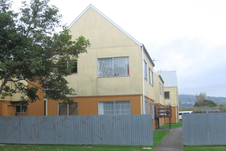 Photo of property in 71h Randwick Crescent, Moera, Lower Hutt, 5010