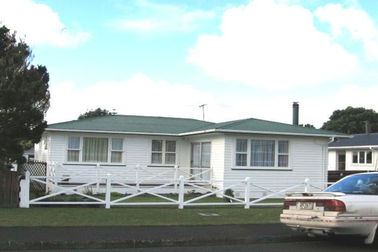 Photo of property in 11 Montmere Avenue, Te Atatu Peninsula, Auckland, 0610