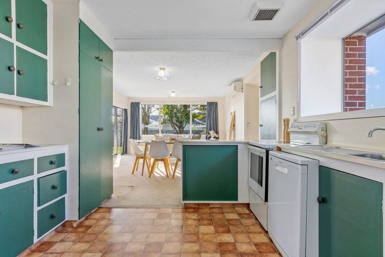 Photo of property in 218 Yaldhurst Road, Avonhead, Christchurch, 8042