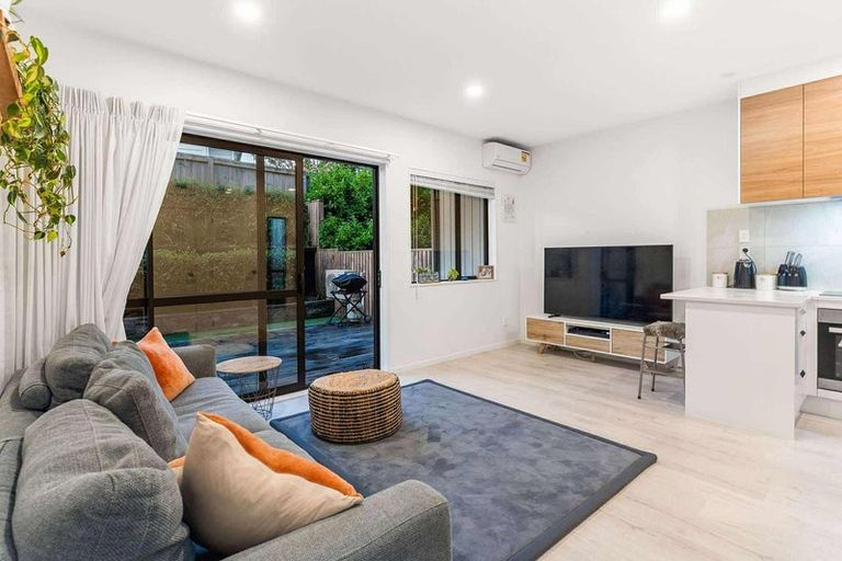 Photo of property in 136c Tiriwa Drive, Massey, Auckland, 0614