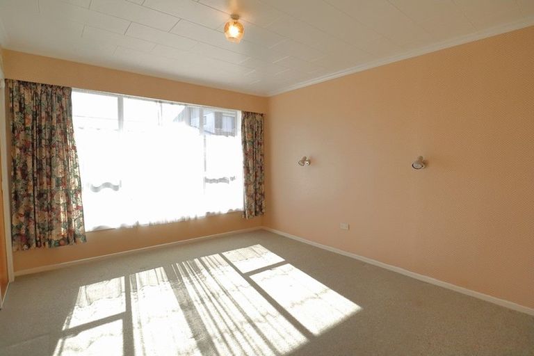 Photo of property in 16 Oberon Street, Stratford, 4332