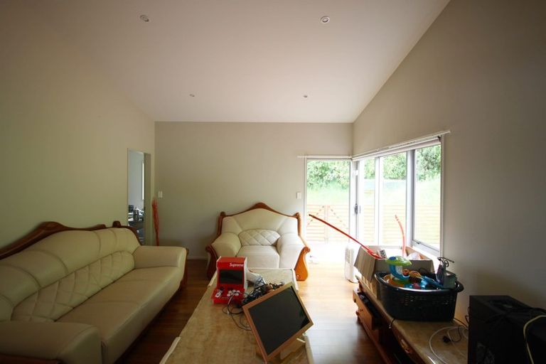 Photo of property in 37 Meadowcroft Grove, Johnsonville, Wellington, 6037