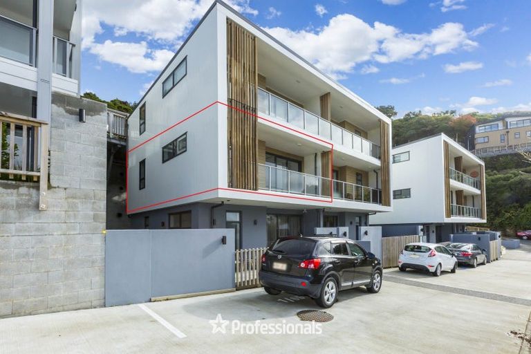 Photo of property in 3/65 Tiketike Way, Brooklyn, Wellington, 6021