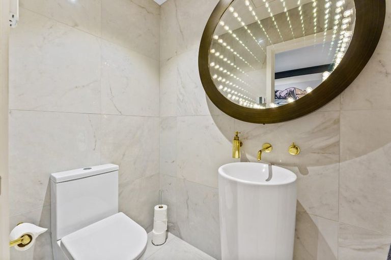 Photo of property in 15 The Strand, Takapuna, Auckland, 0622