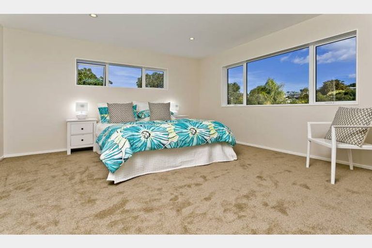 Photo of property in 8a Rosalind Road, Glenfield, Auckland, 0629