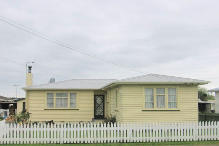 Photo of property in 19 Cook Street, Foxton, 4814