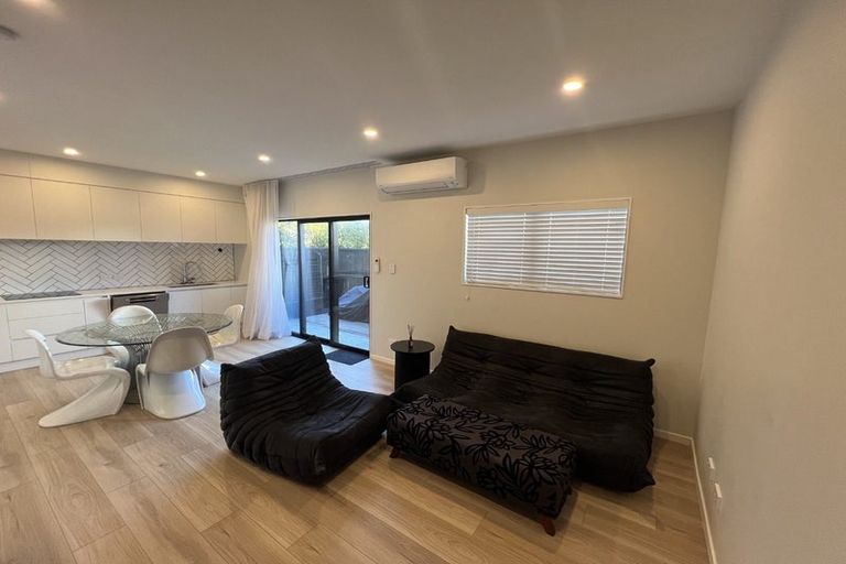 Photo of property in 2/39 Graham Avenue, Te Atatu Peninsula, Auckland, 0610