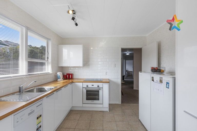 Photo of property in 5 Timaru Grove, Kelson, Lower Hutt, 5010