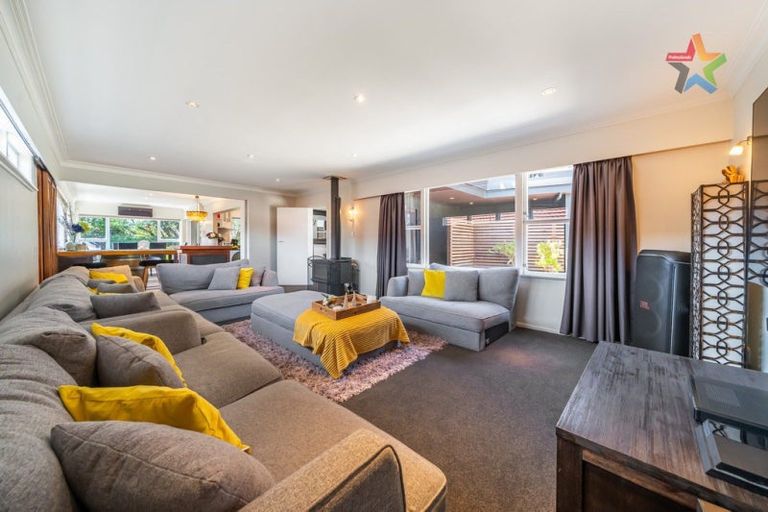 Photo of property in 15 Summit Road, Fairfield, Lower Hutt, 5011