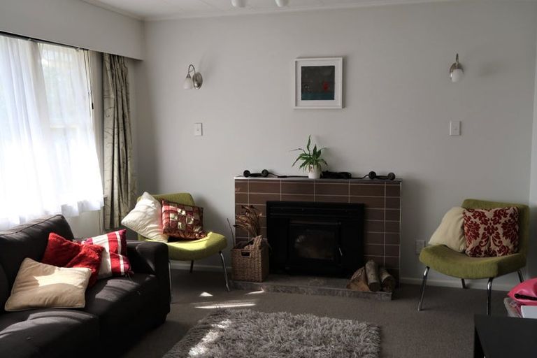 Photo of property in 1 Mckelvey Place, Tawa, Wellington, 5028
