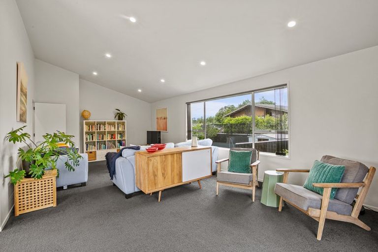 Photo of property in 3 La Salle Drive, Westown, New Plymouth, 4310