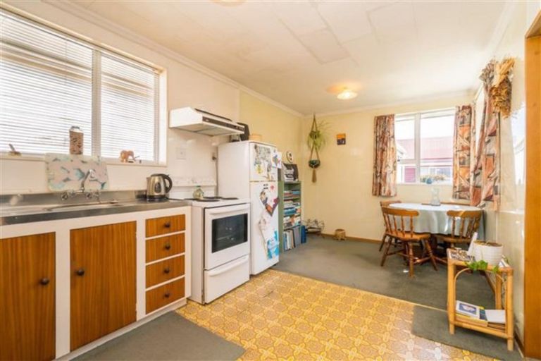 Photo of property in 38 Eastbourne Street, Caversham, Dunedin, 9012