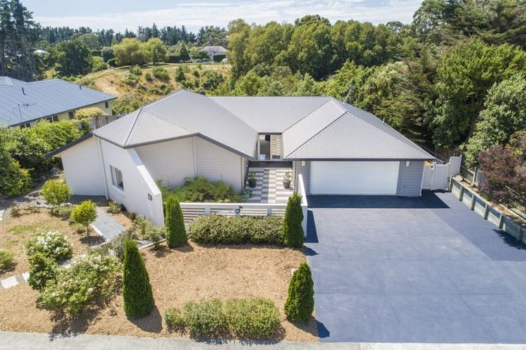 Photo of property in 28 Cashmere Drive, Fitzherbert, Palmerston North, 4410