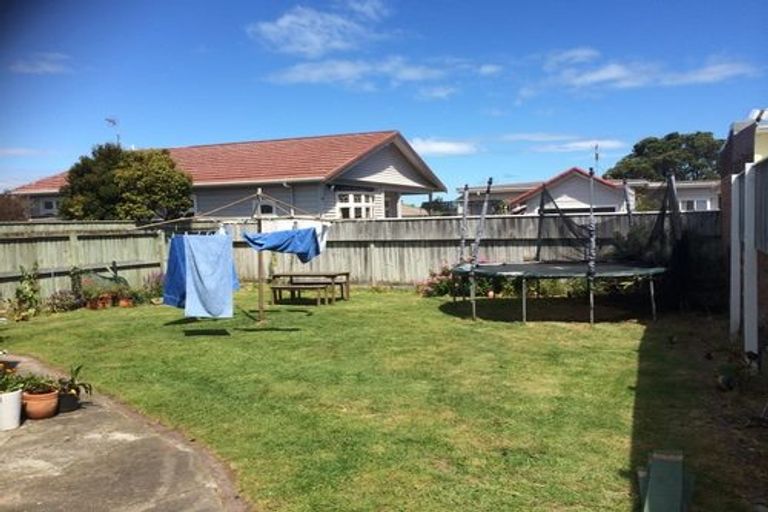 Photo of property in 11 Wha Street, Lyall Bay, Wellington, 6022
